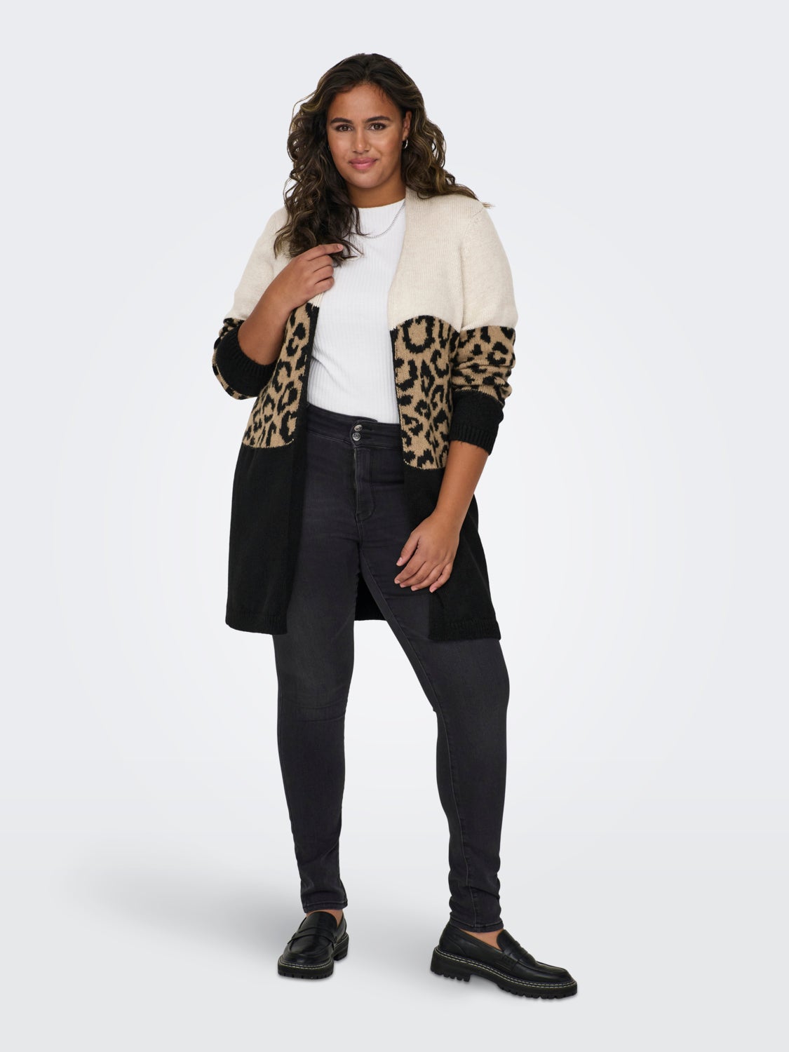 Curvy v-neck cardigan