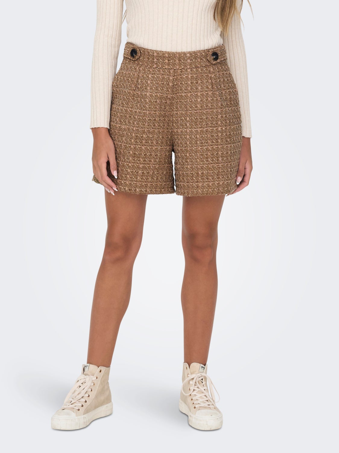 Mid waist shorts