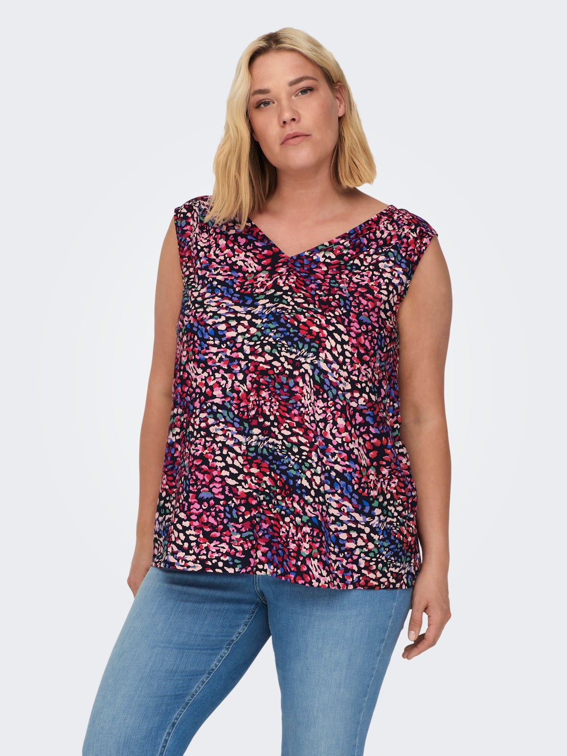 Curvy Sleeveless v-neck top