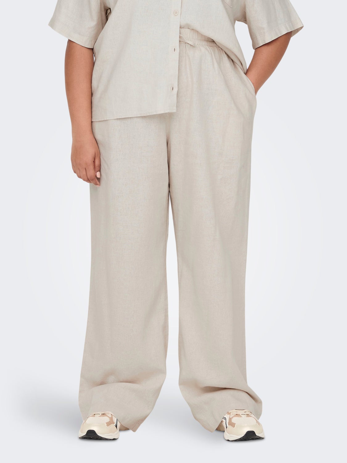 Curvy linen trousers