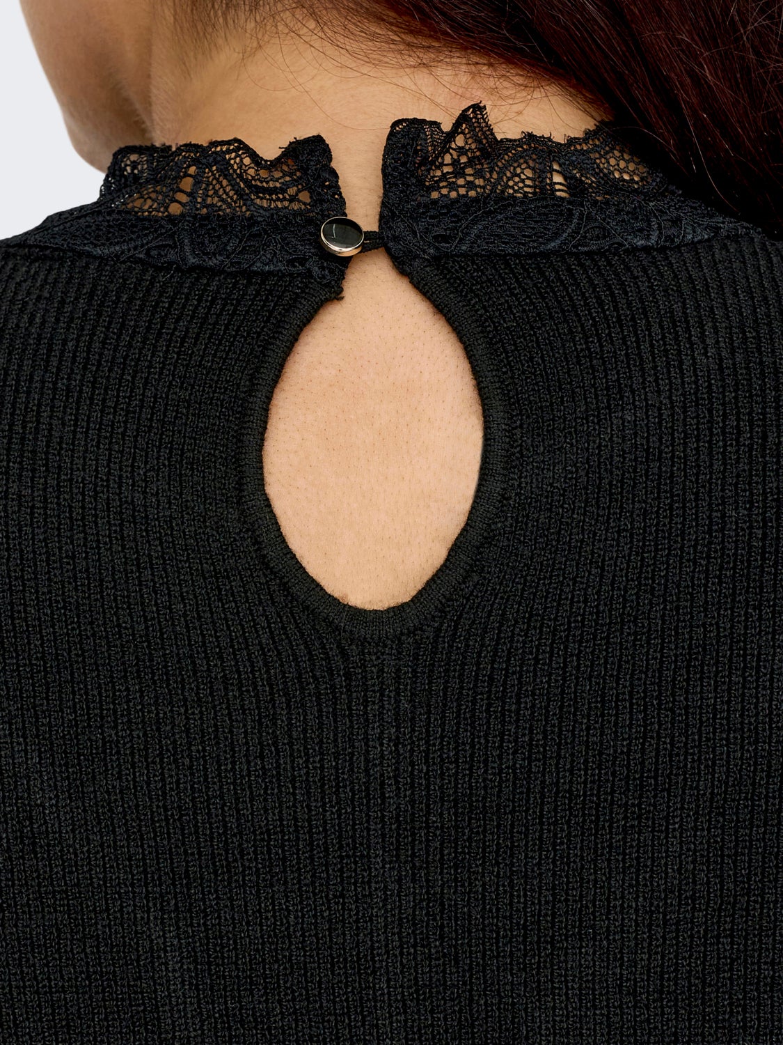 Curvy v-neck knitted pullover