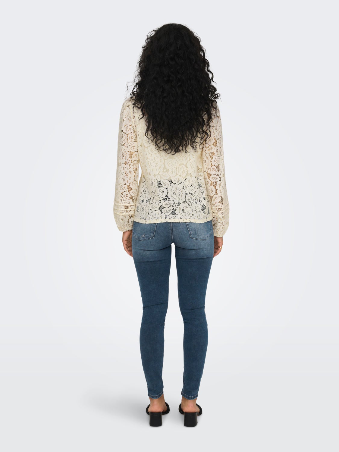 V-neck shirt with lace