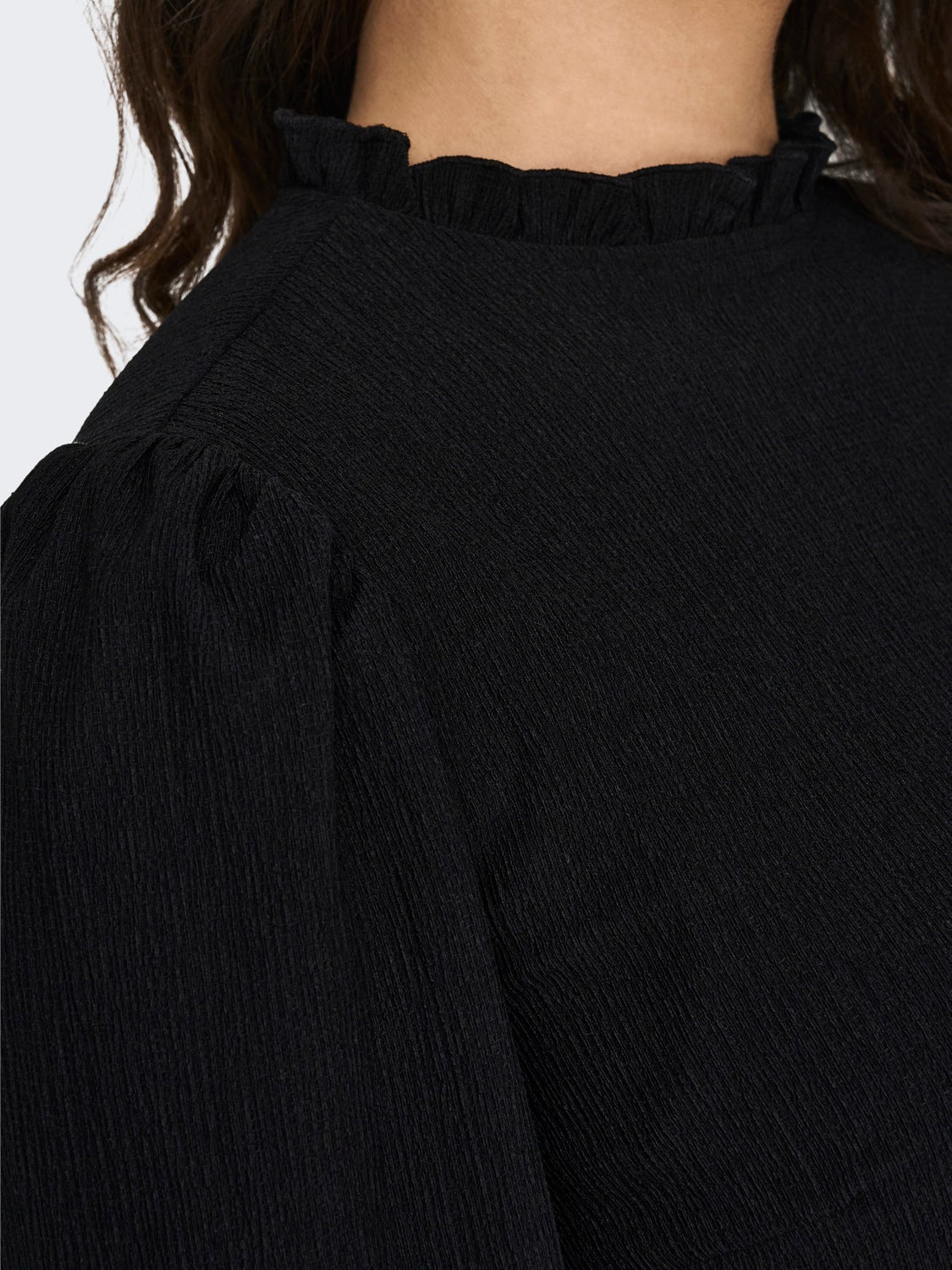 Top with long sleeves and high neck