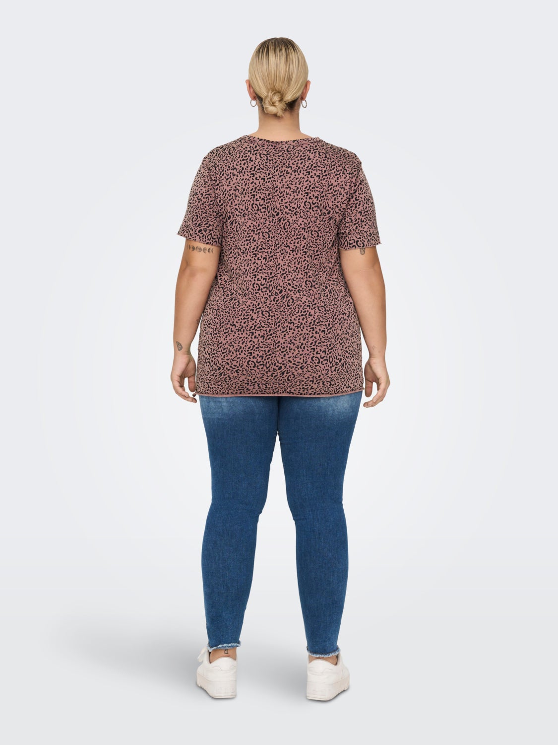 Curvy patterned T-shirt