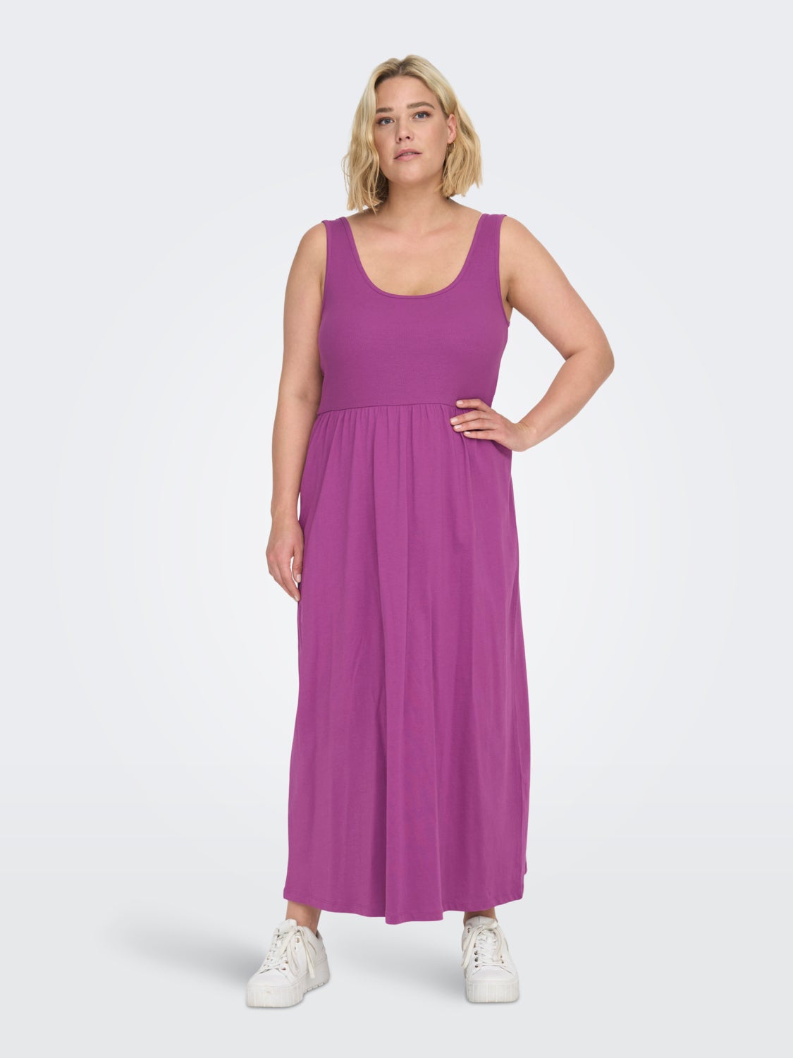 Curvy u-neck maxi dress