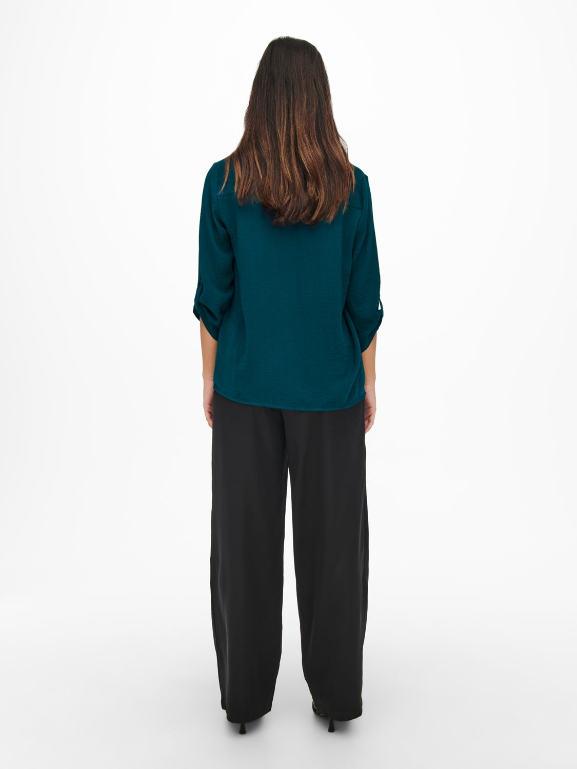 Solid colored 3/4 sleeved top