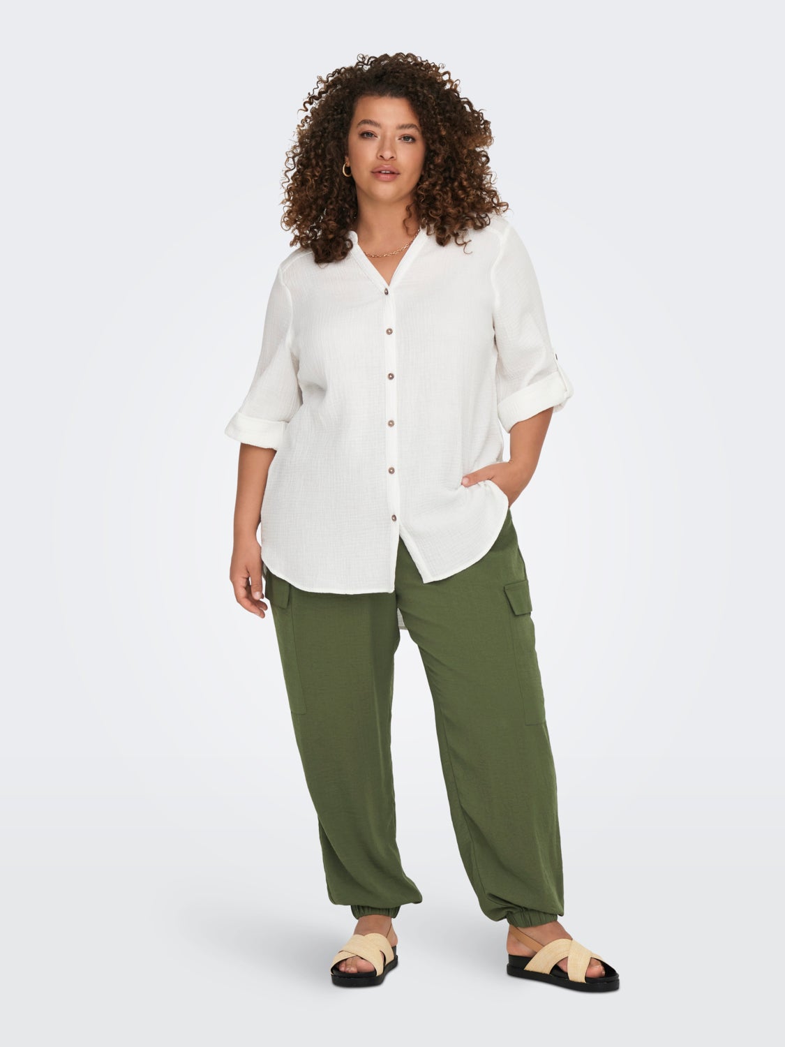 Curvy cargo trousers