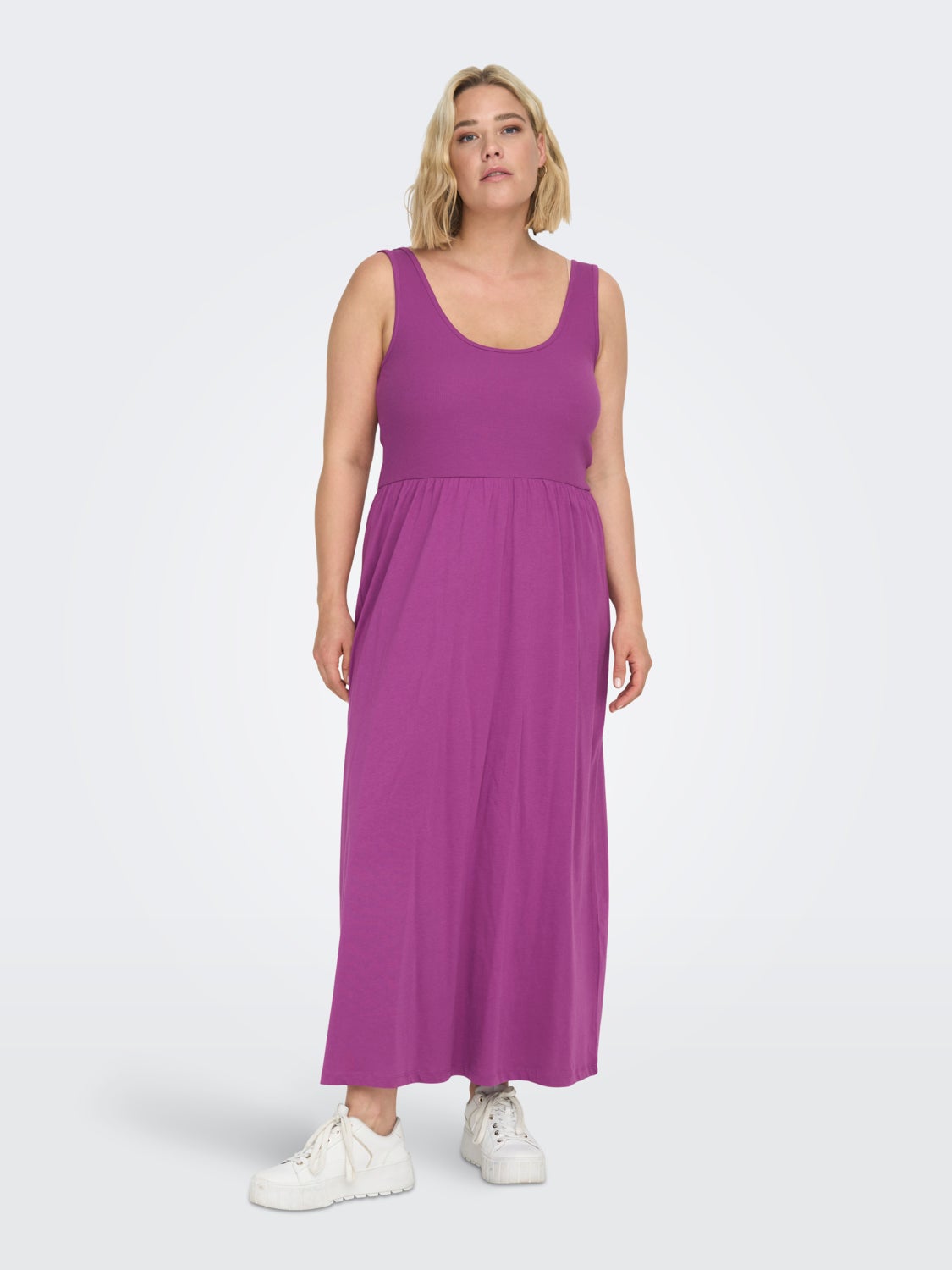 Curvy u-neck maxi dress