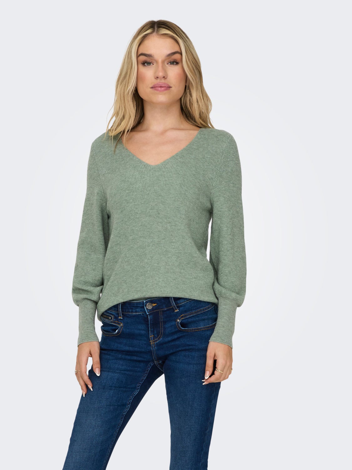 Long v-neck Knitted Pullover