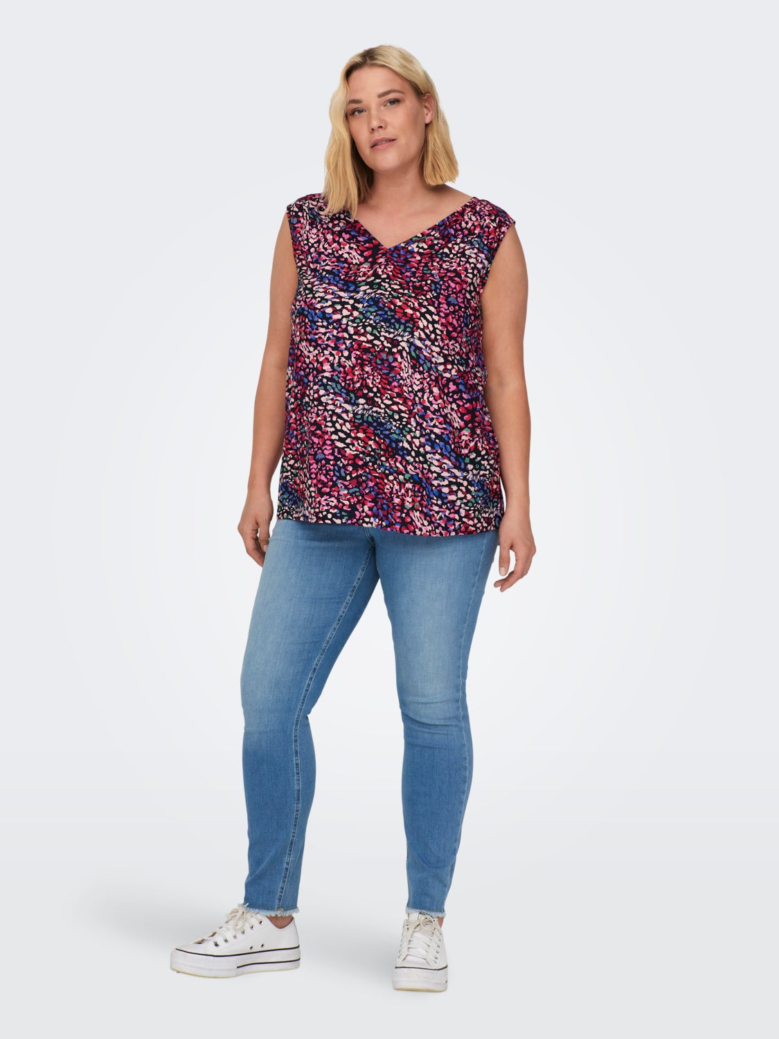 Curvy Sleeveless v-neck top