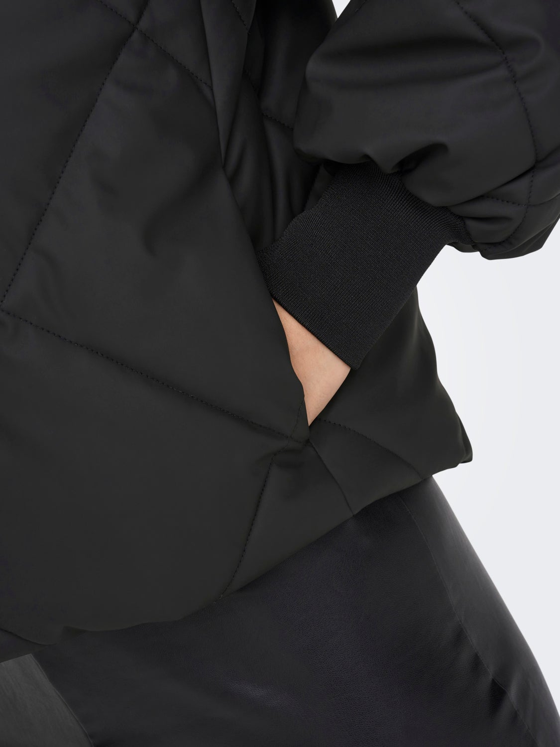 Short water repellent Puffer Jacket