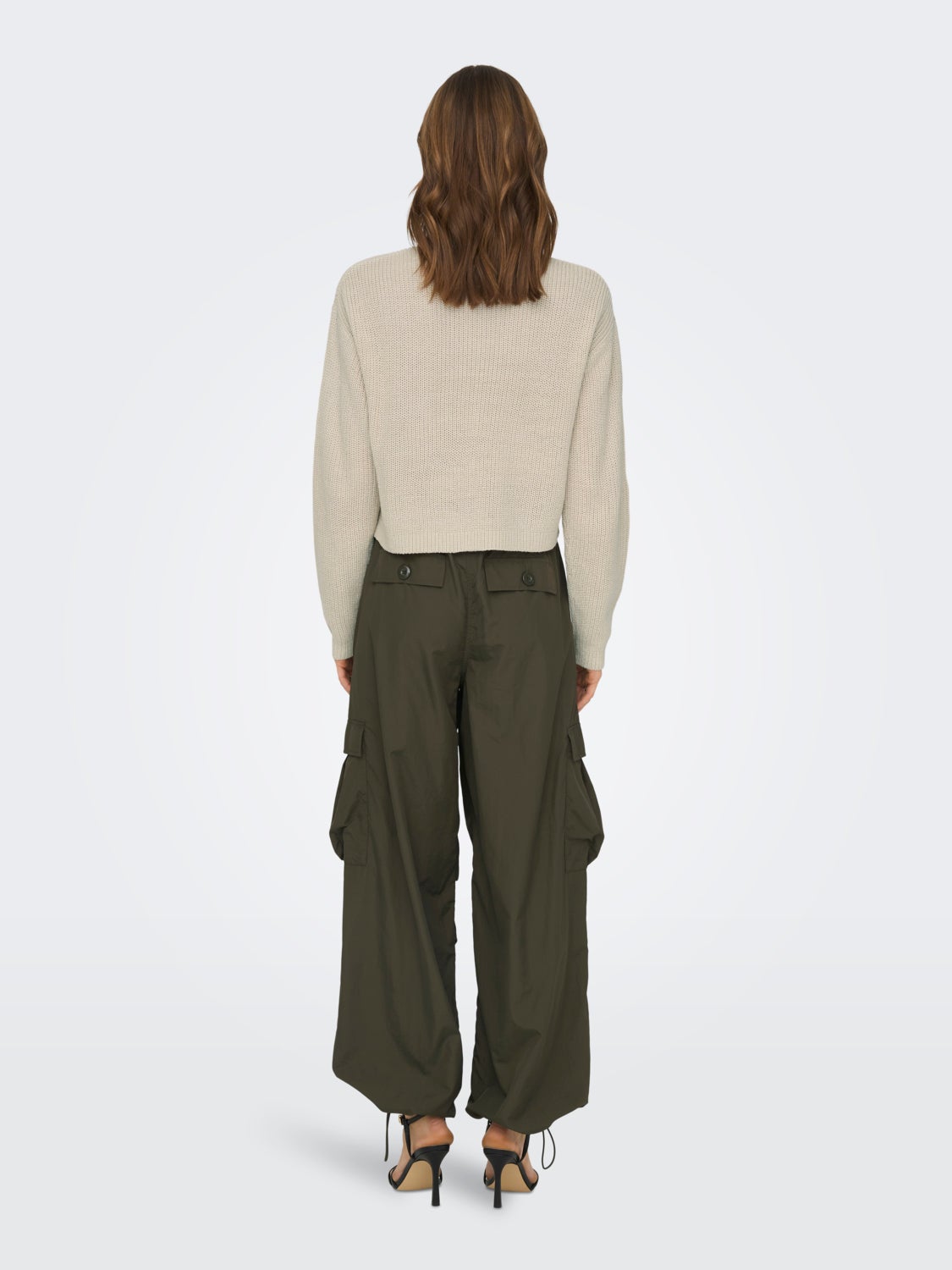 Cropped knitted pullover