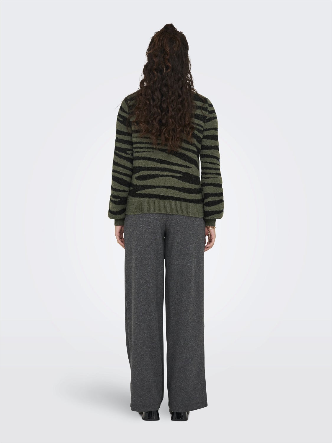 O-neck knitted pullover