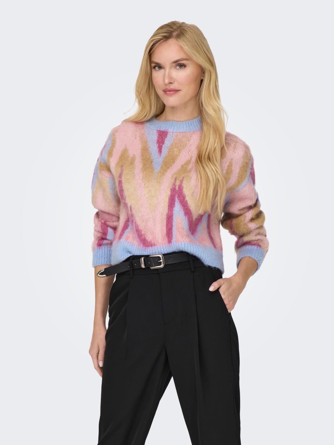 O-neck knitted pullover