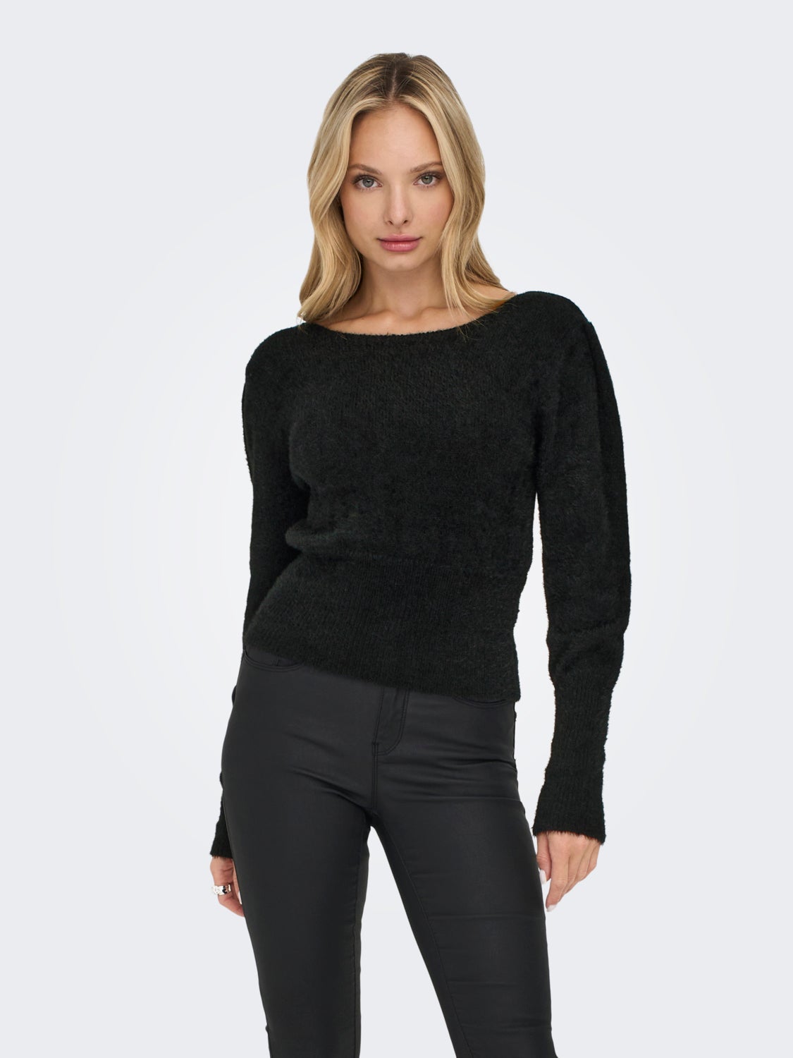 Solid color knitted pullover