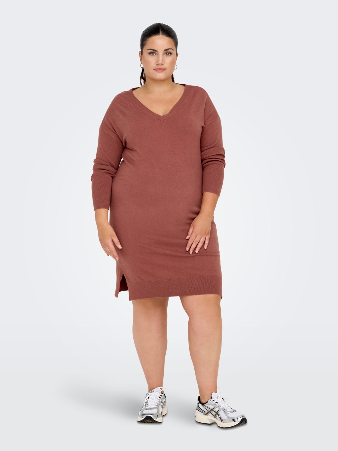 Curvy v-neck knitted dress