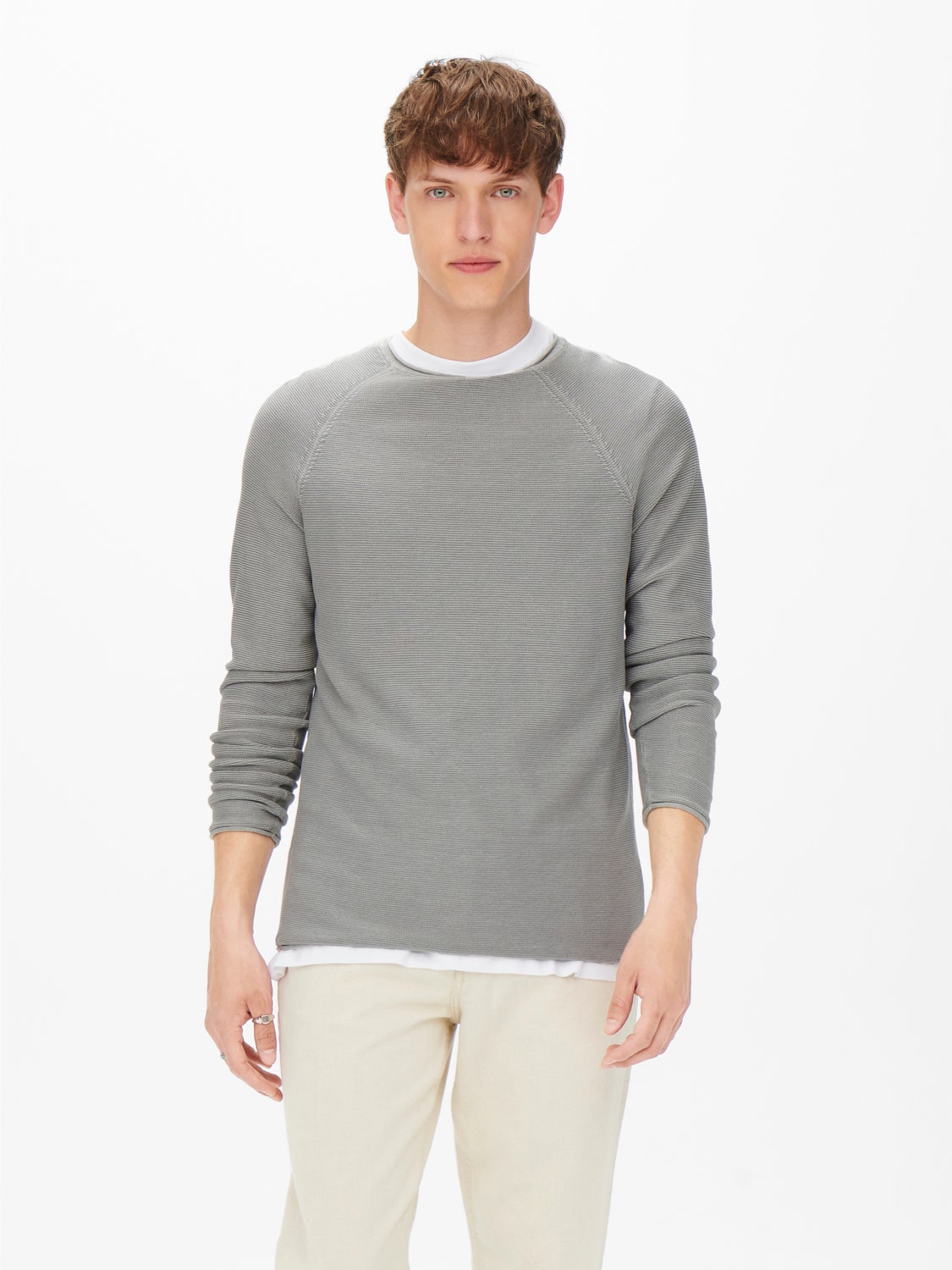 Solid color knitted pullover