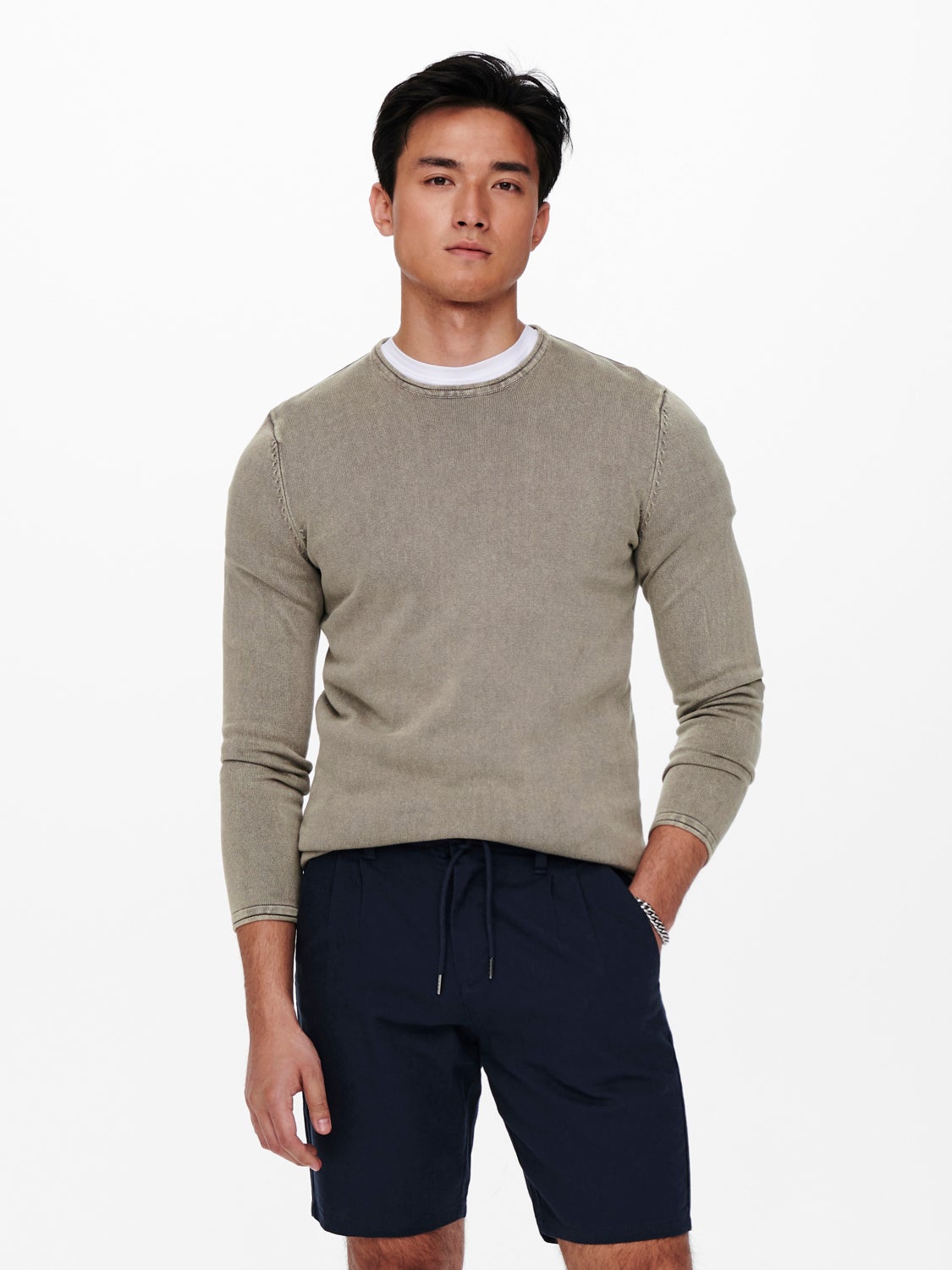 Crew neck knitted pullover