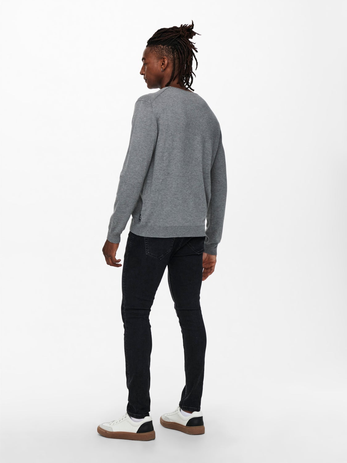 Solid color knitted pullover