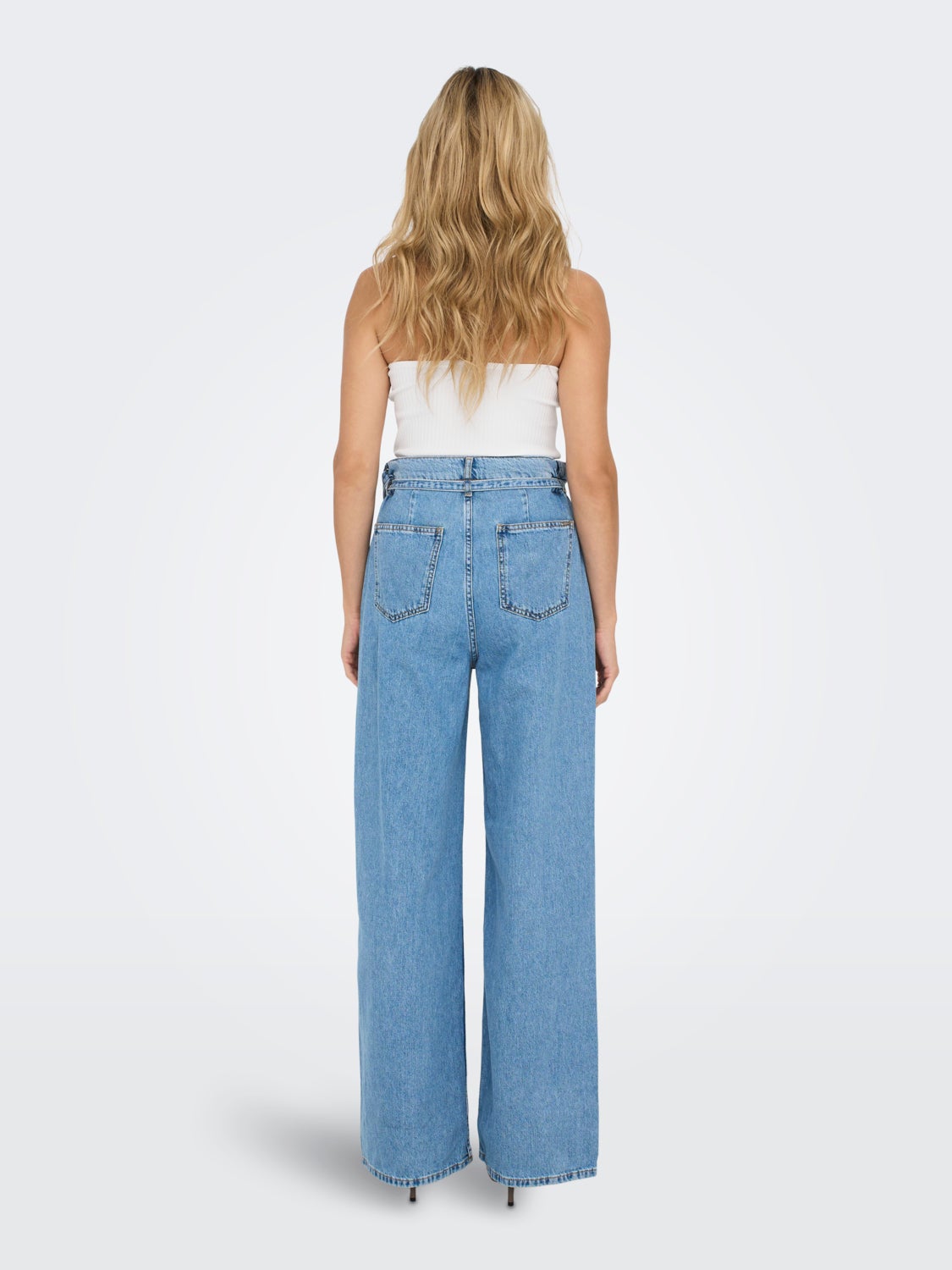 Sleeveless knitted top