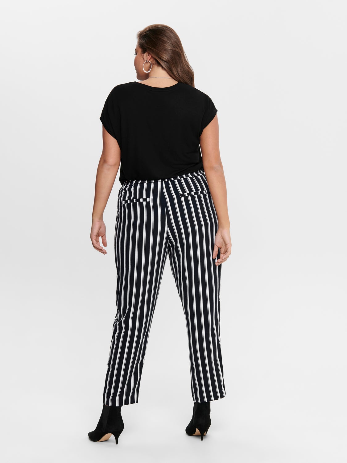 Curvy lace detail Top