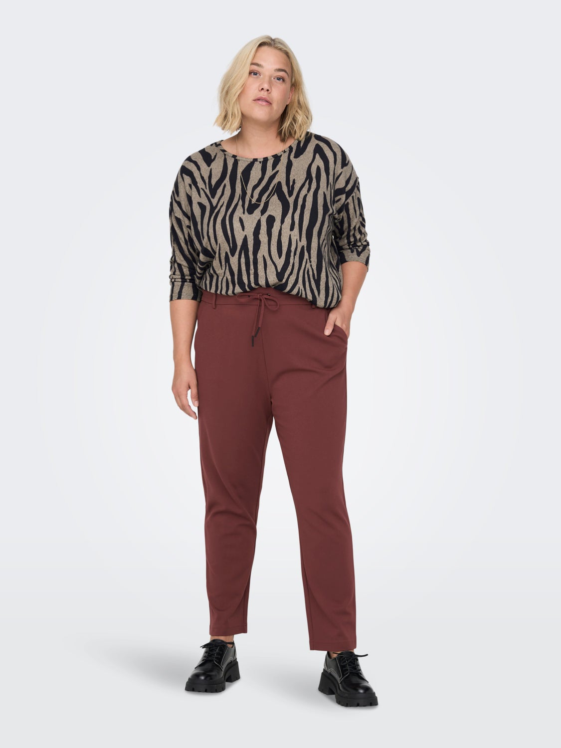 Curvy flower 3/4 sleeved top