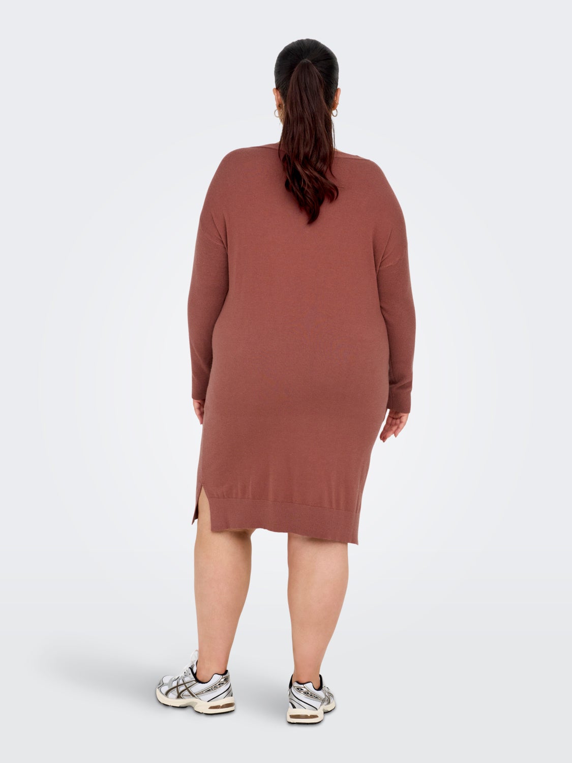 Curvy v-neck knitted dress