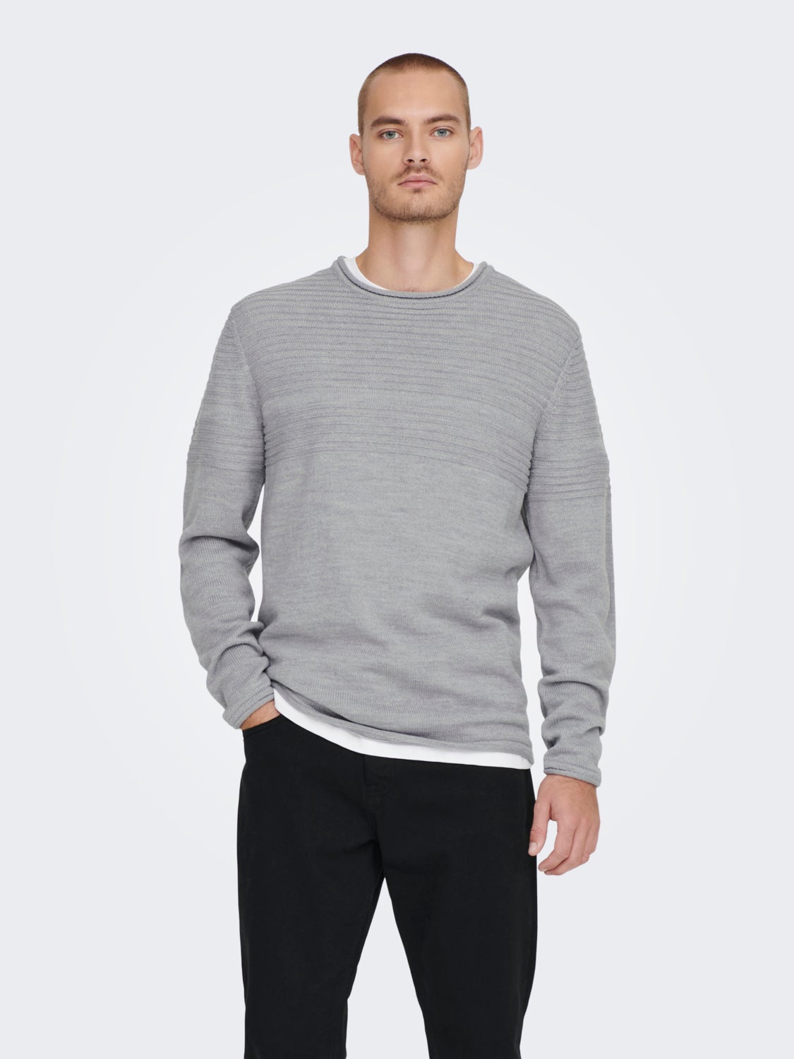 Solid color knitted pullover