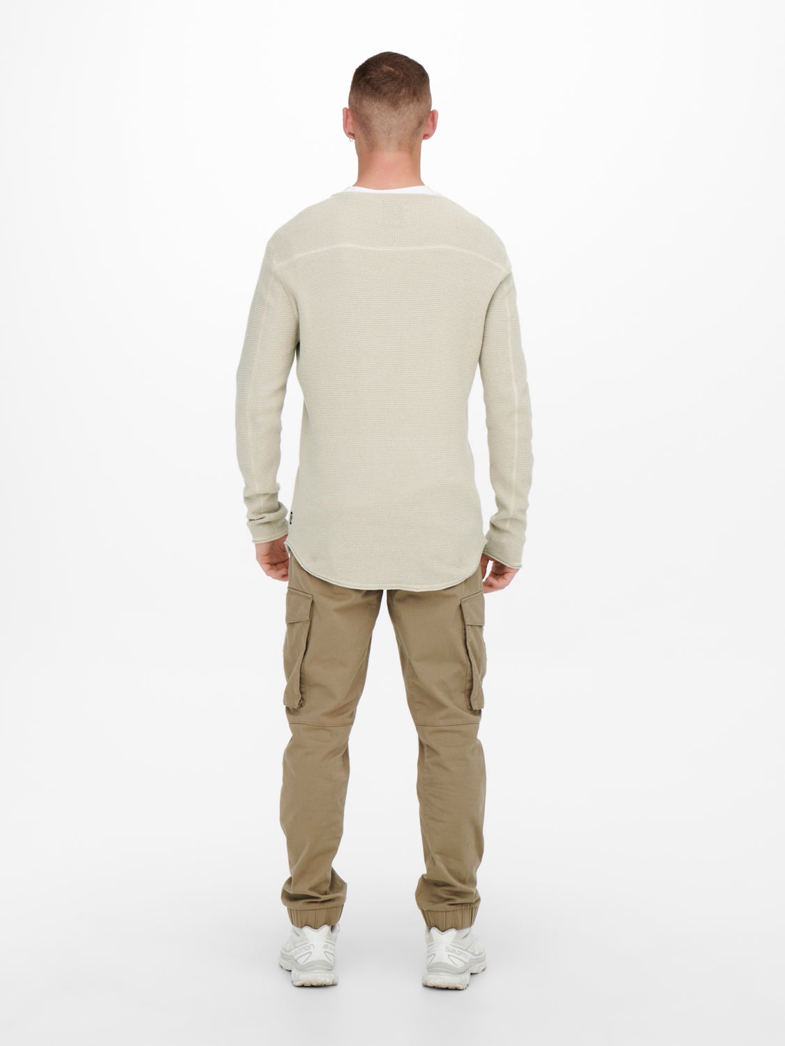 Solid color knitted pullover