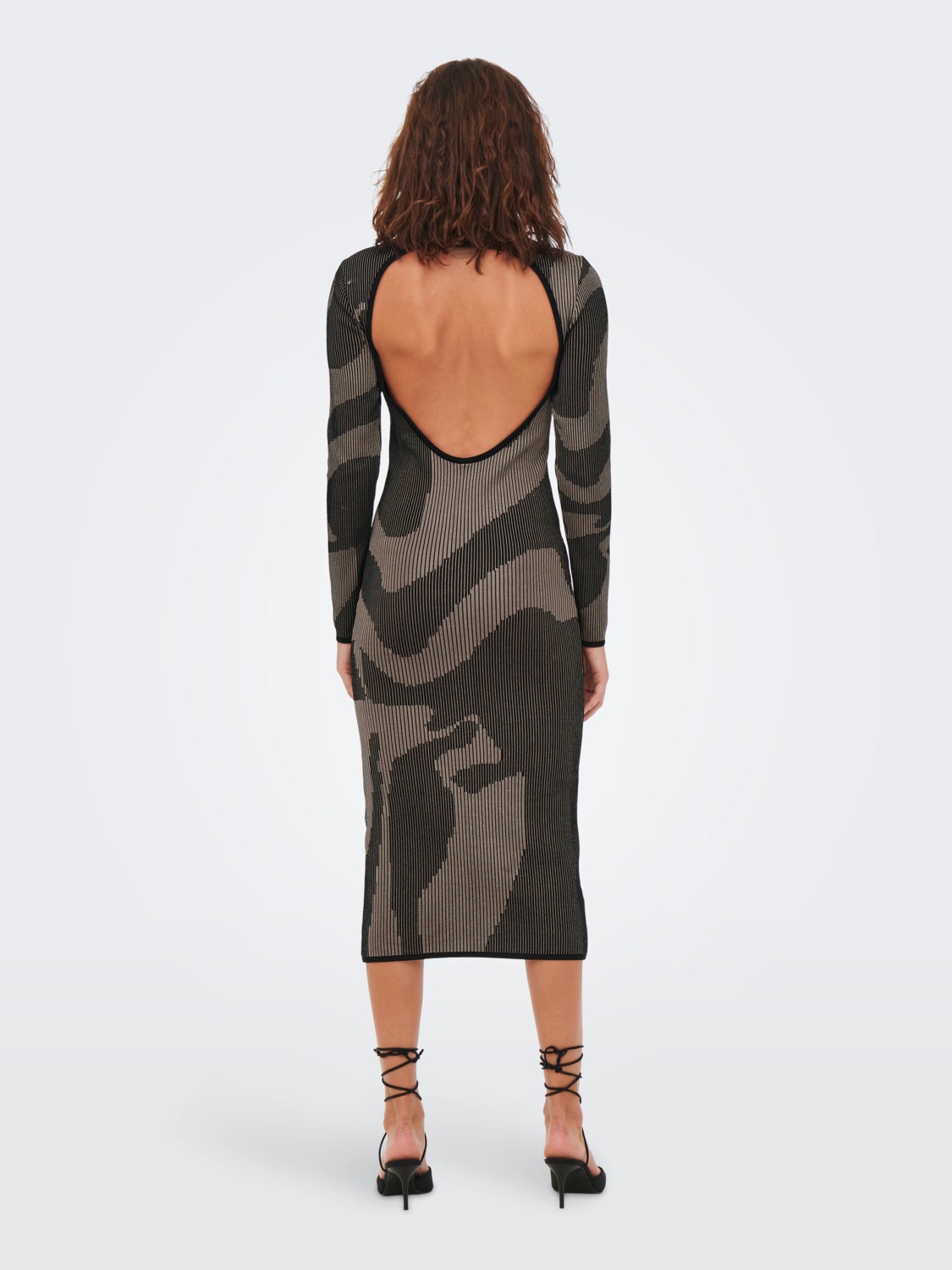 Pattern Long Sleeved dress With Open Back