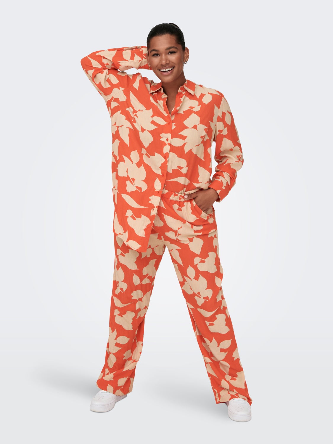 curvy shirt with print