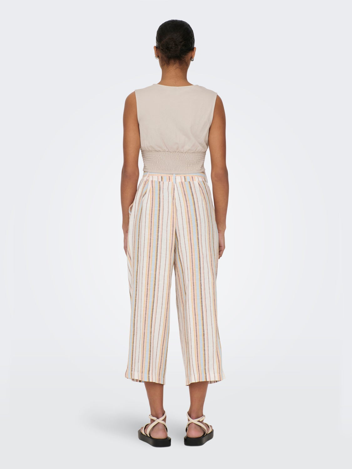 Cropped Fit V-Neck Top