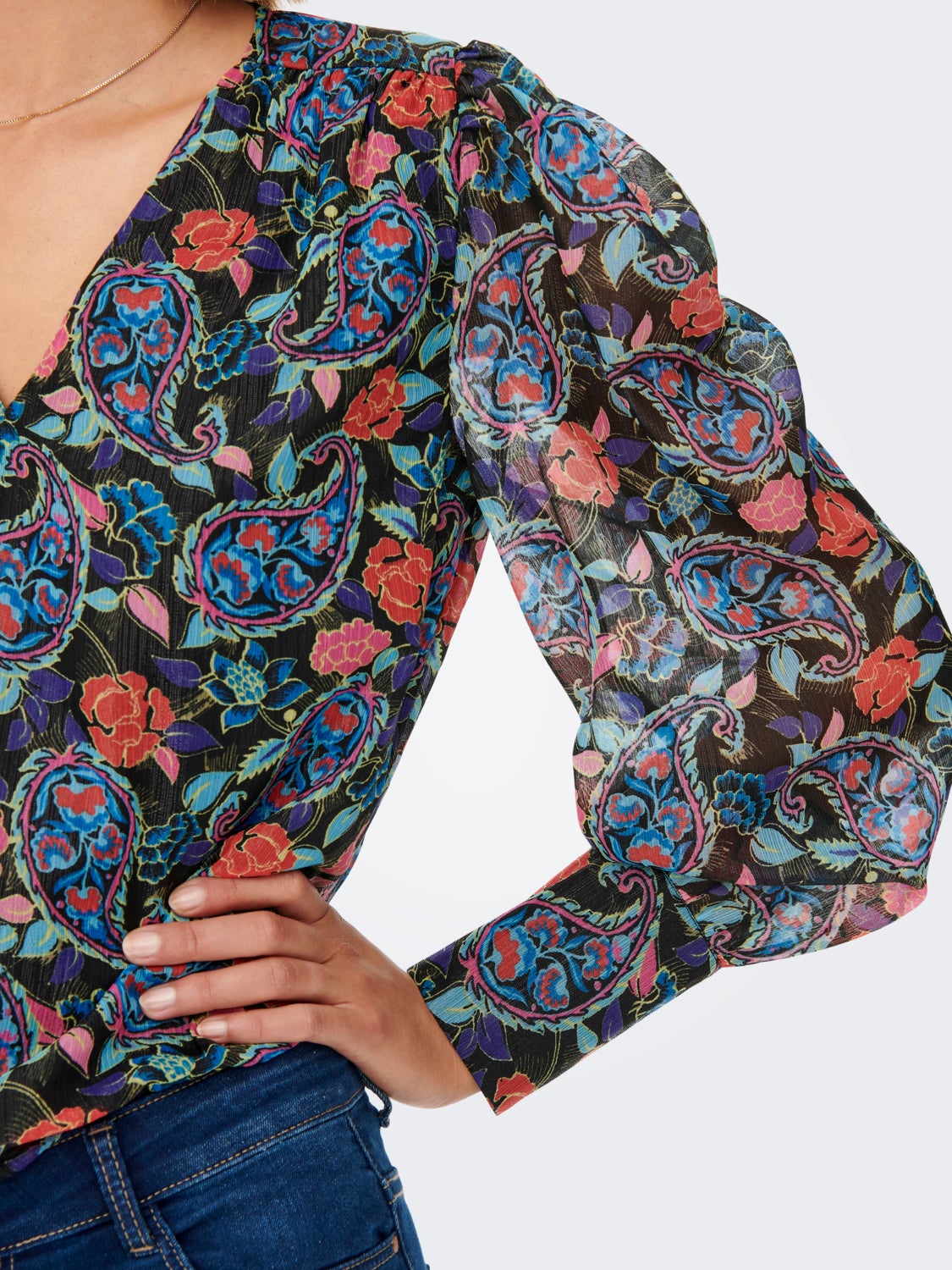 Patterned V-neck Long Sleeved Top