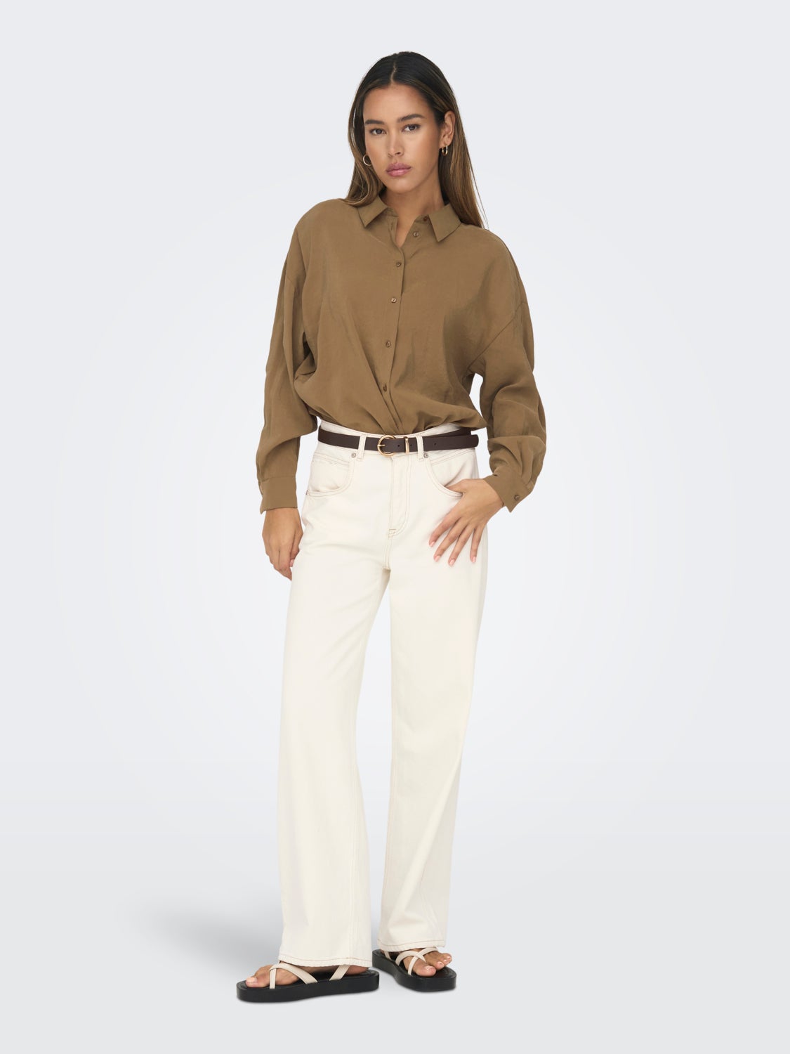 Shirt with volume sleeves