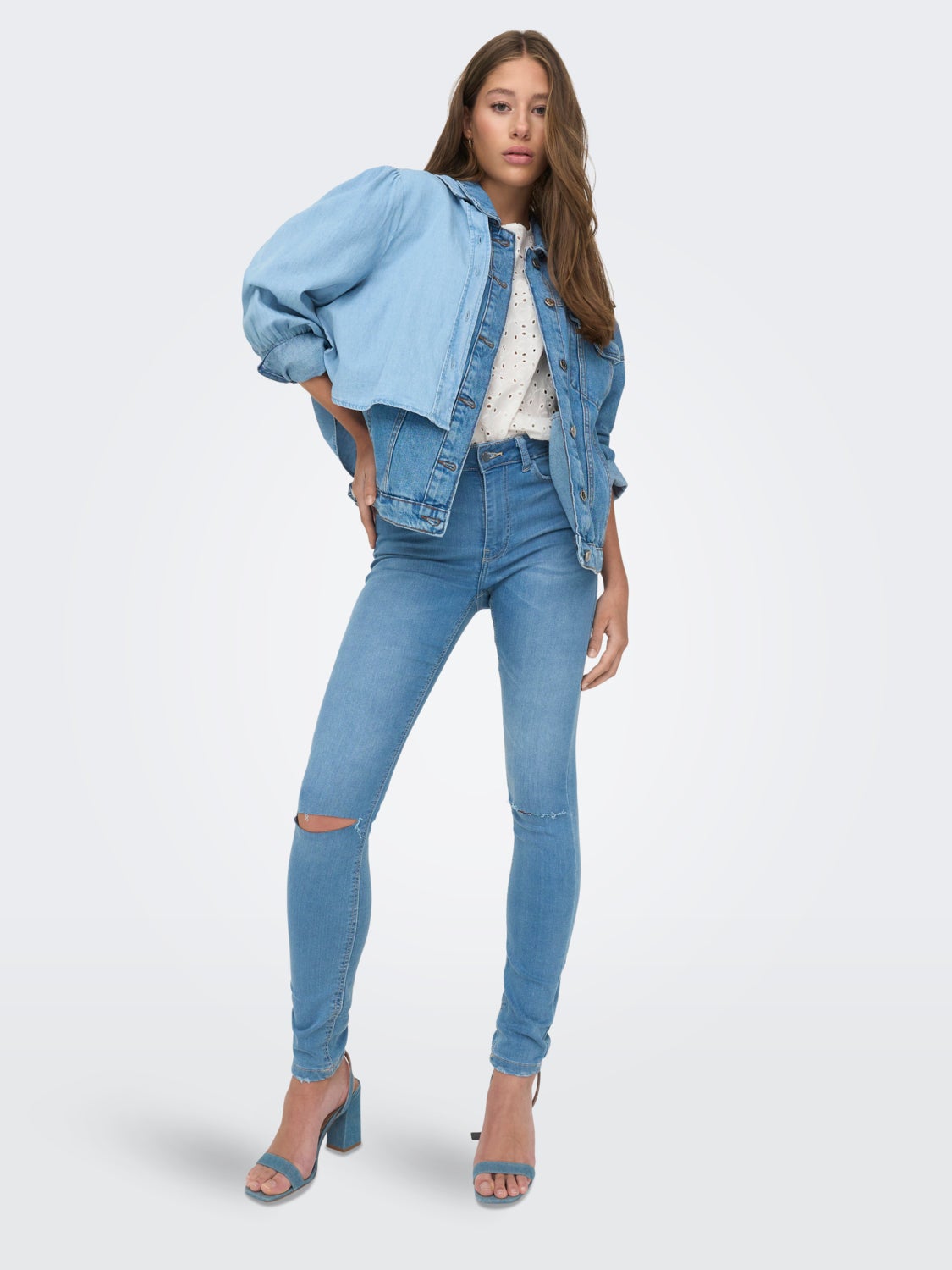 O-neck top with volume sleeves