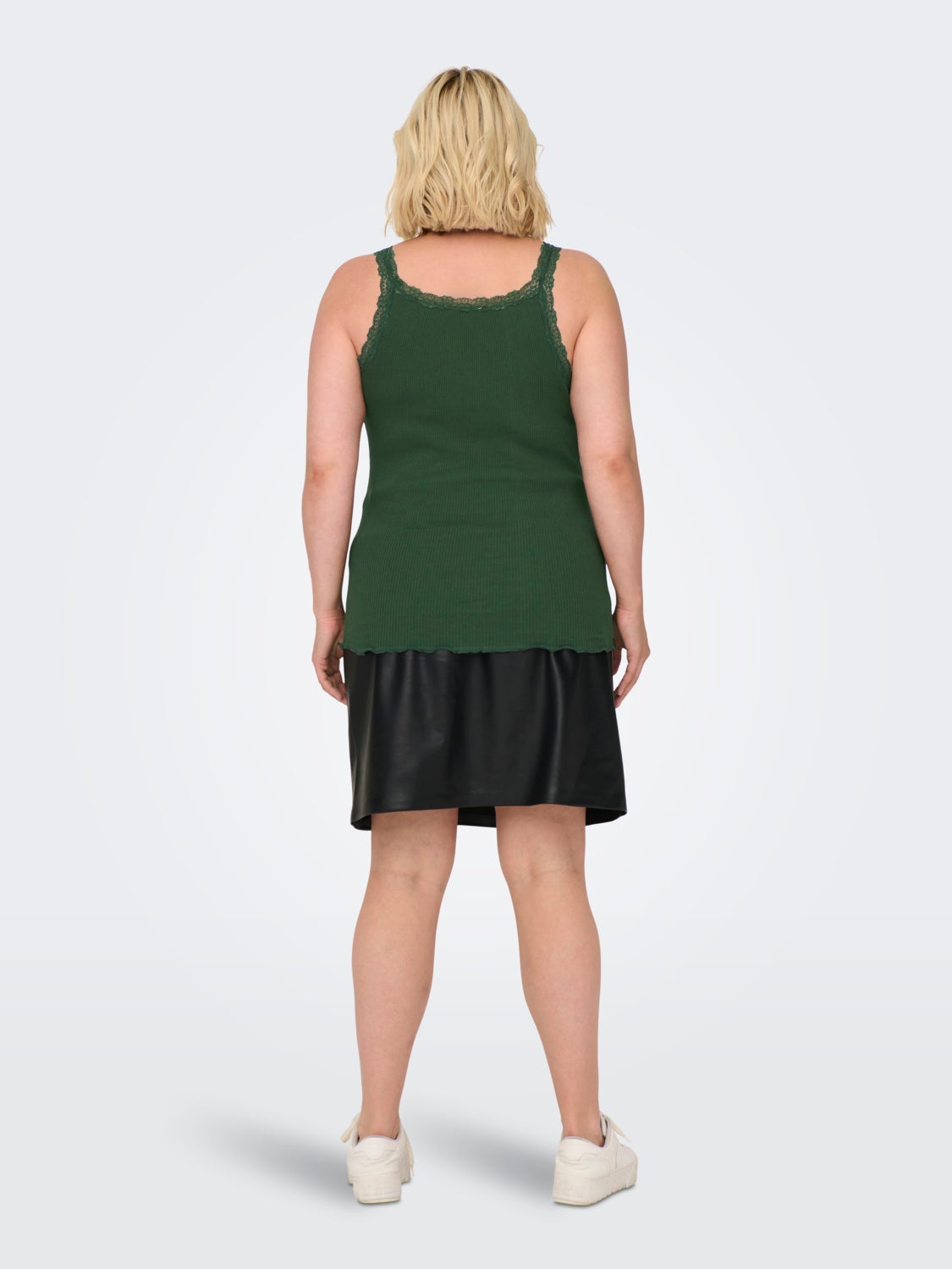 Curvy tanktop with FRILL AND lace EDGE