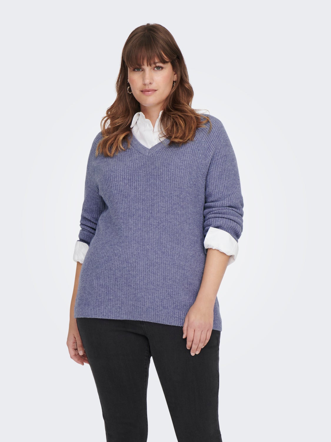 Curvy v-neck knitted pullover