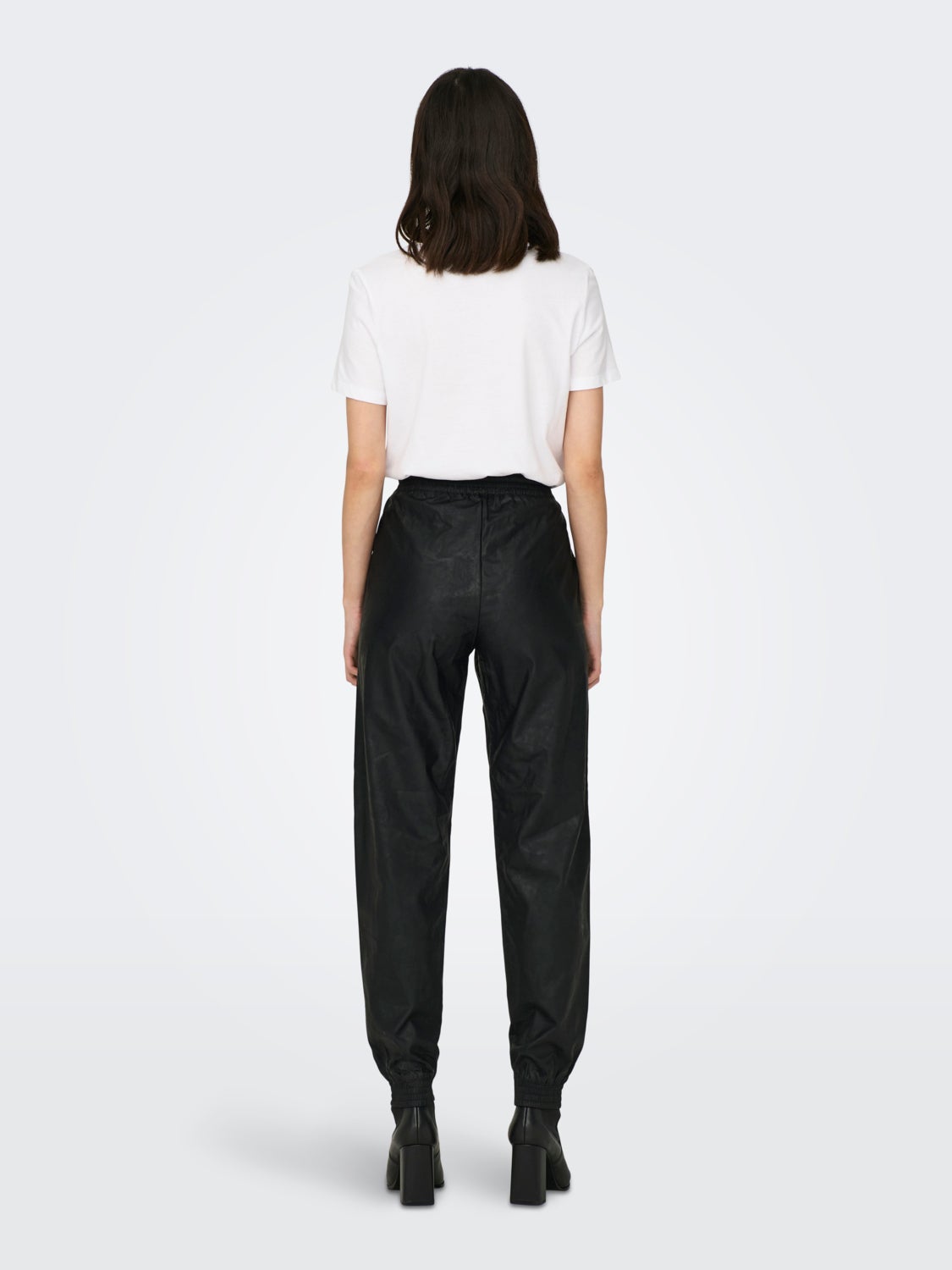 Mid waist trousers
