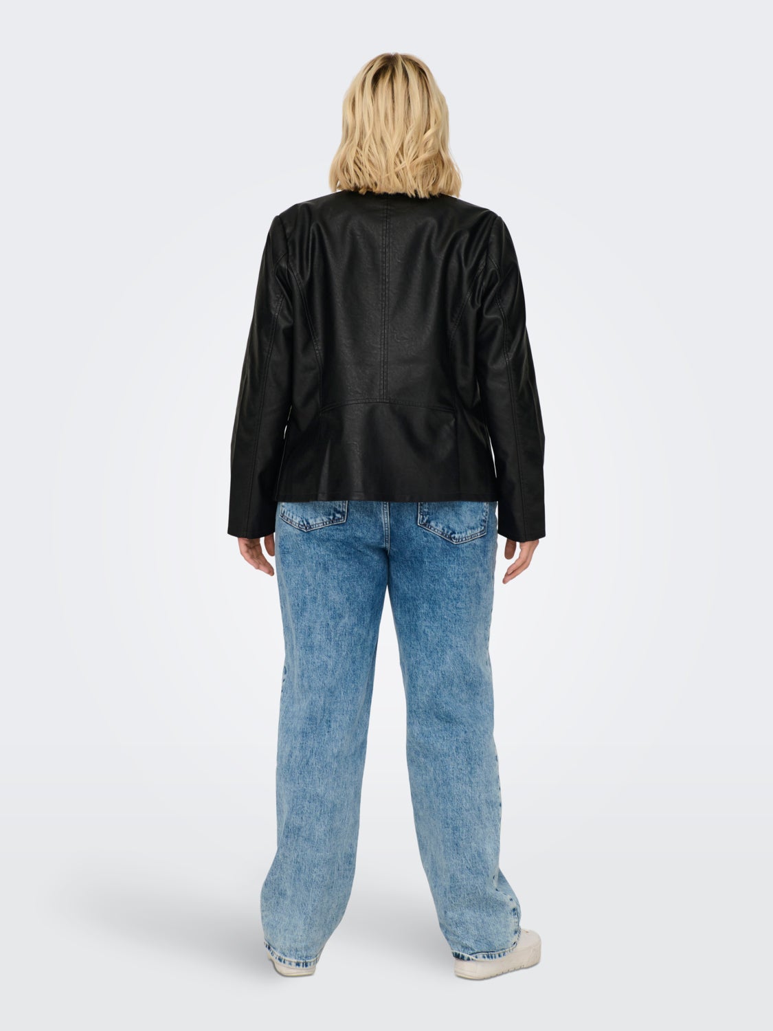 Curvy faux leather jacket