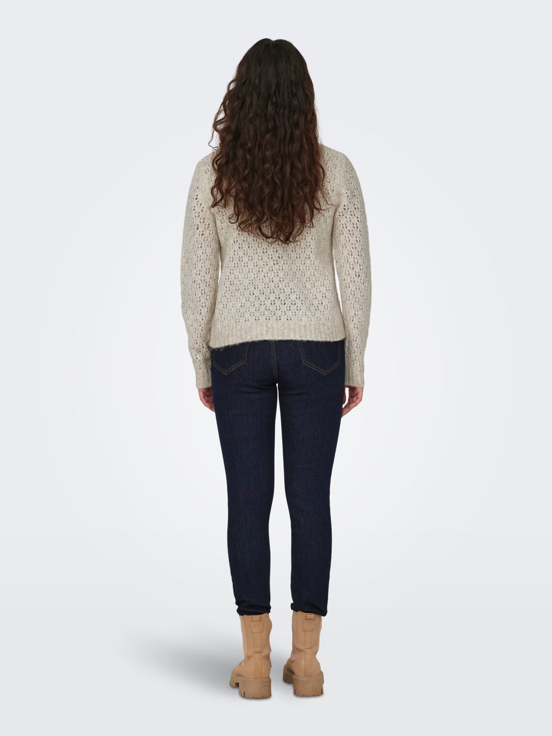 O-neck knit with lace
