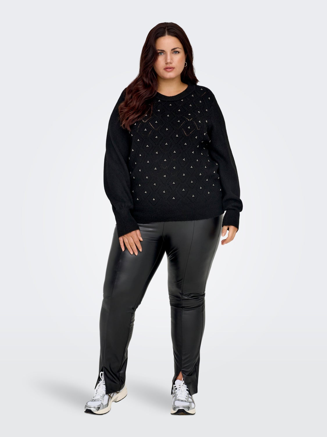 Curvy o-neck knitted pullover