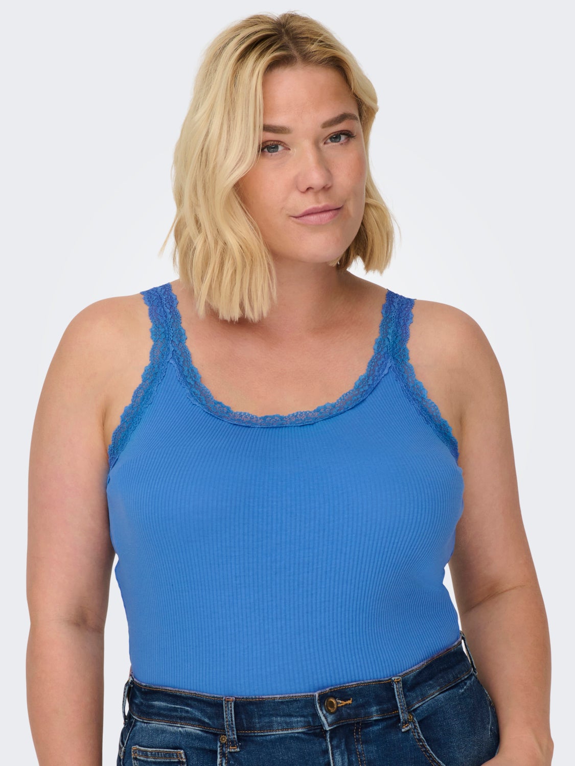 Curvy tanktop with FRILL AND lace EDGE