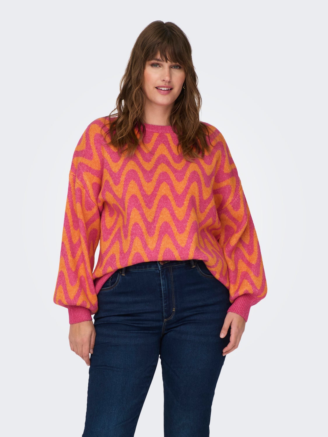 Curvy o-neck knitted pullover