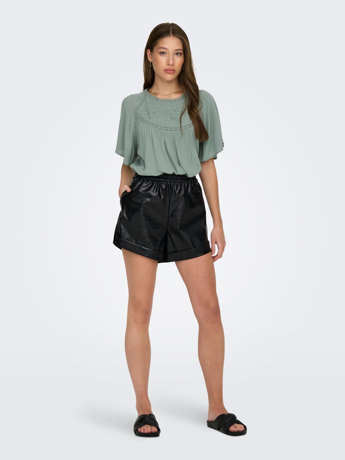 Oversized fit shorts