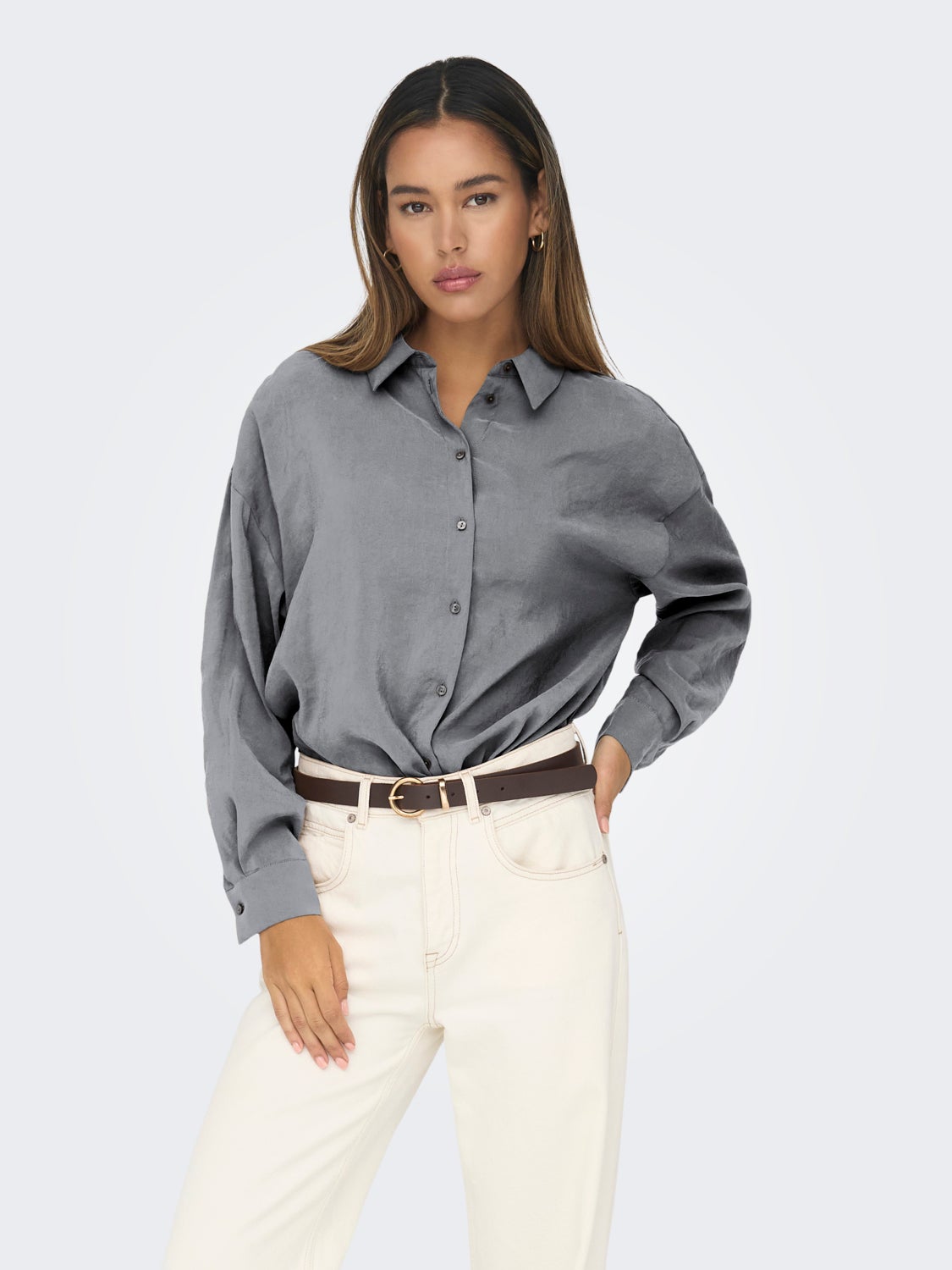 Shirt with volume sleeves