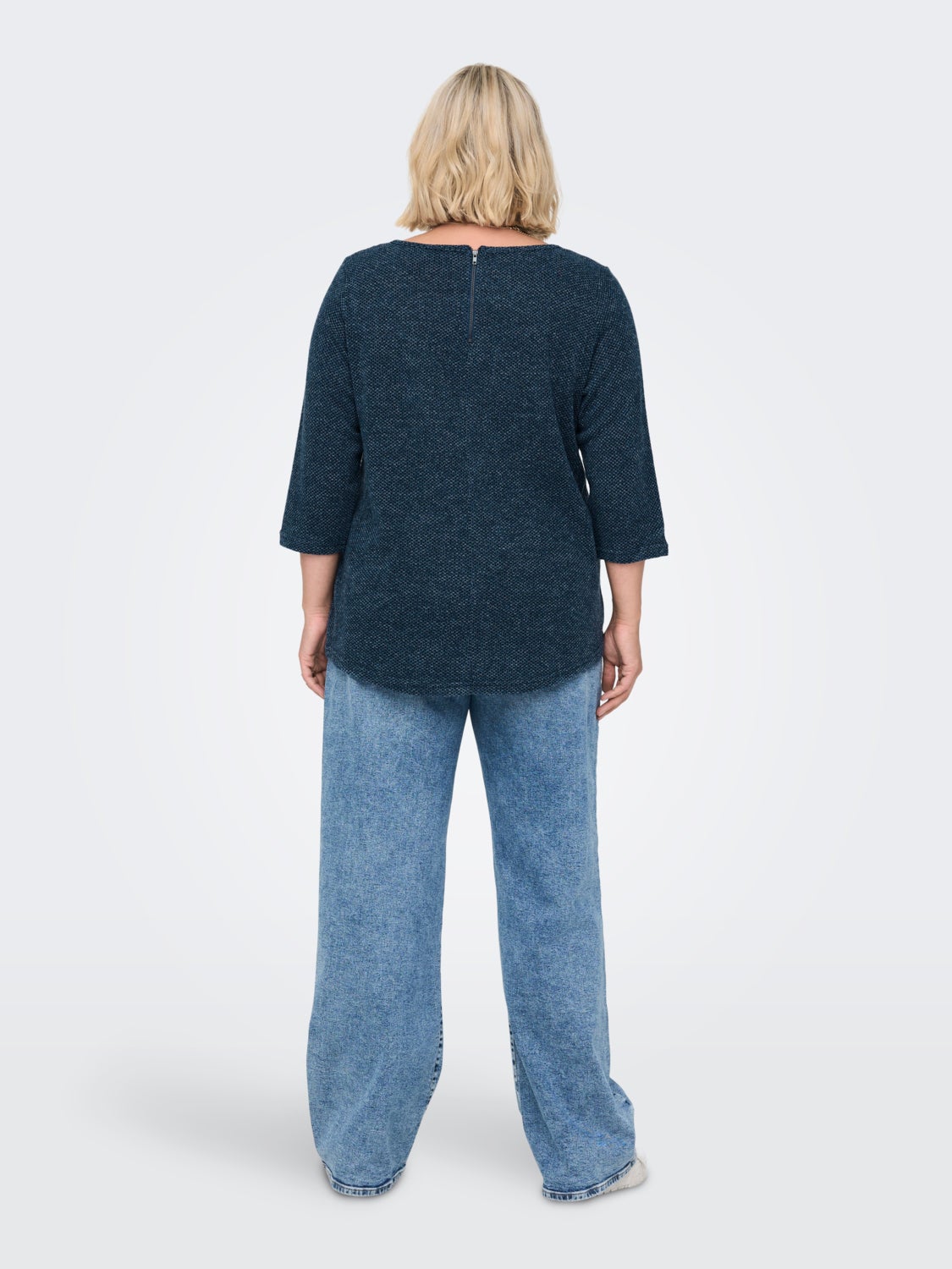 Curvy solid colored 3/4 sleeved top