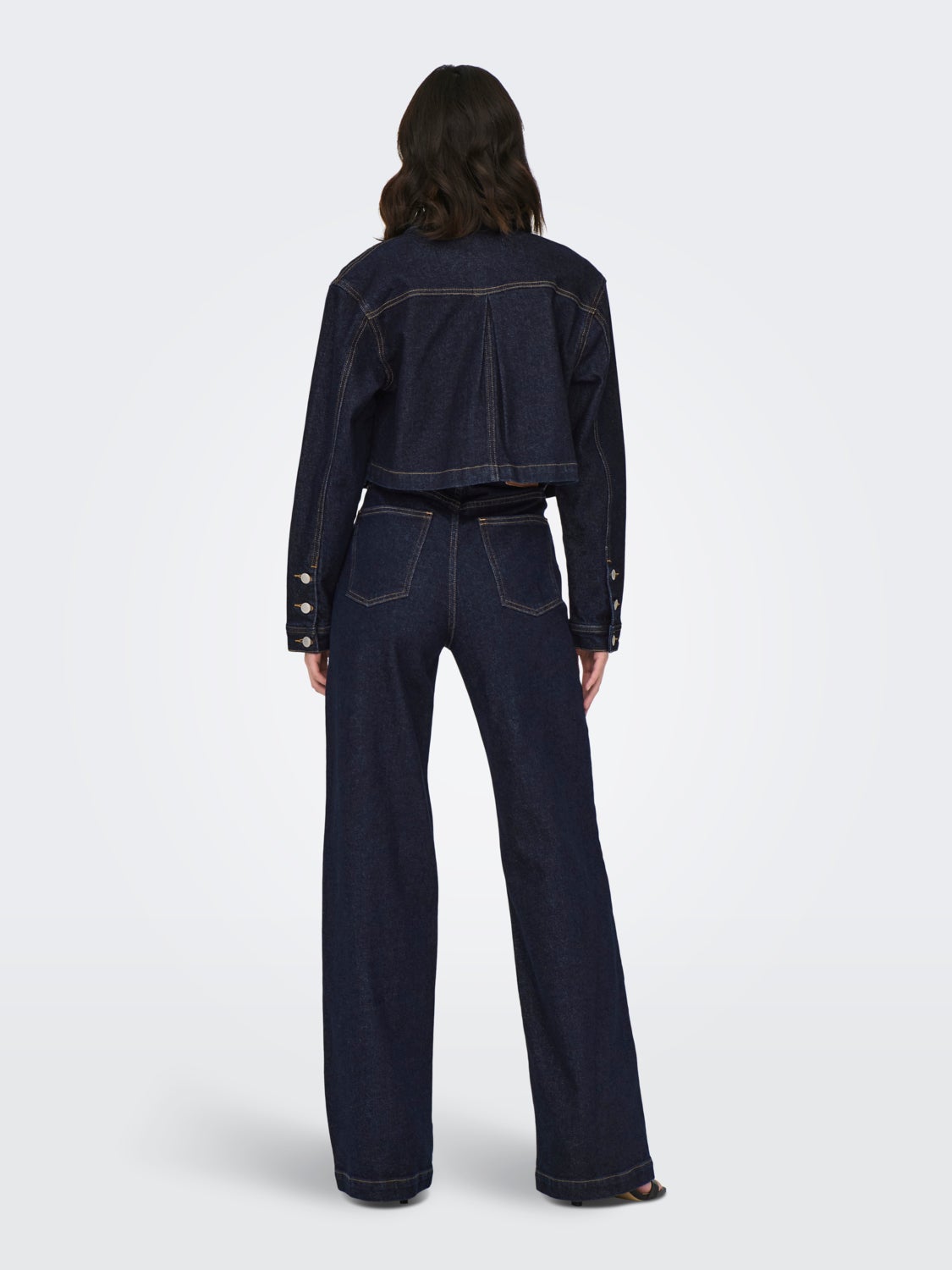 Cropped denim jacket