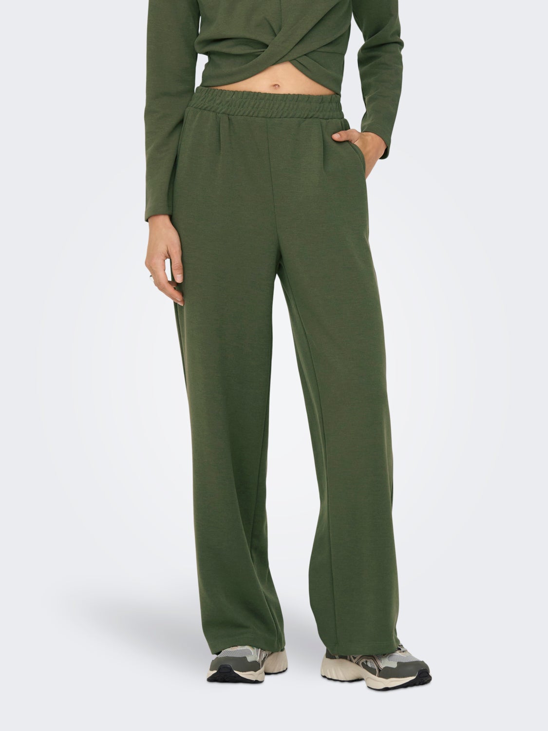 Wide fit training pants