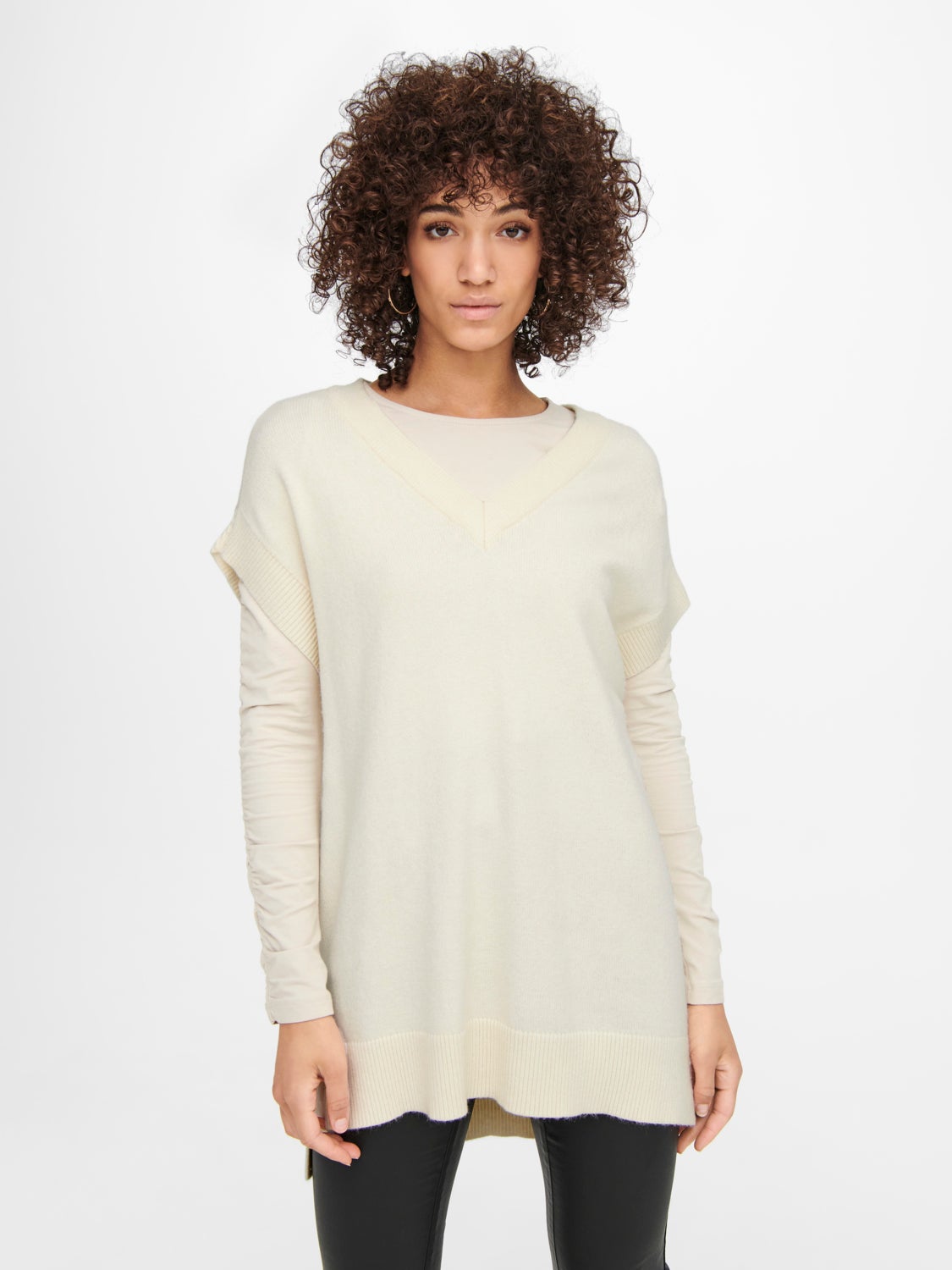 Loose fitted V-neck knit Waistcoat