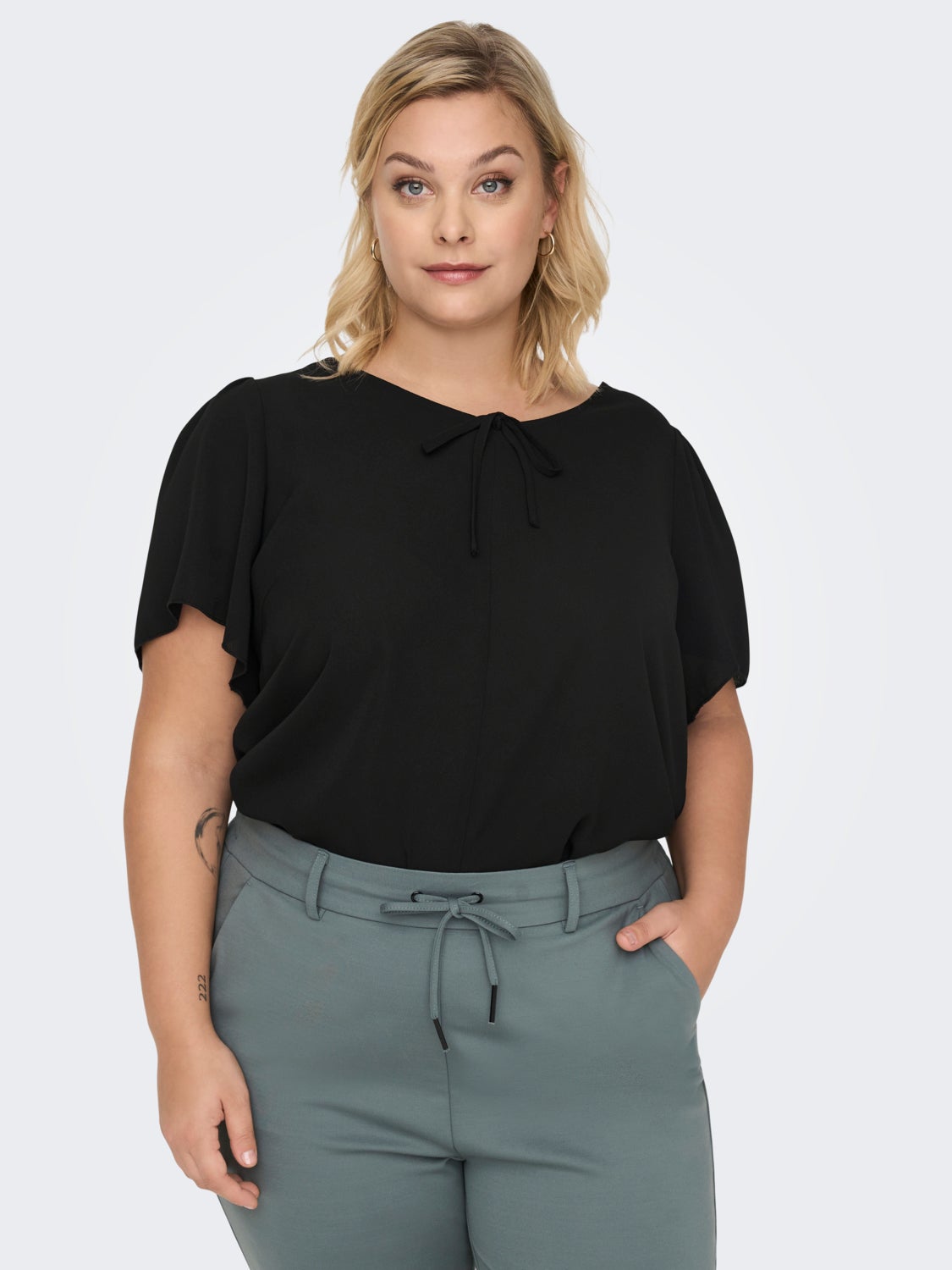 Curvy u-neck Top